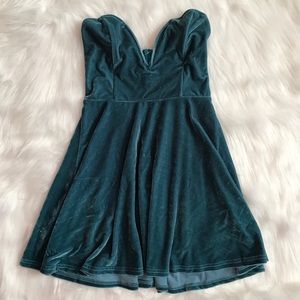 ｔｏｂｉ  ｔｅａｌ  ｖ-ｃｕｔ  ｓｔｒａｐｌｅｓｓ  ｄｒｅｓｓ
